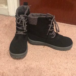 Size 3 boys winter boots like new